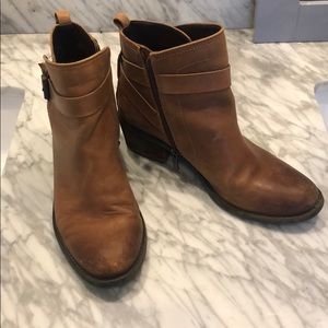 Vince Camuto tan leather Beamer boots